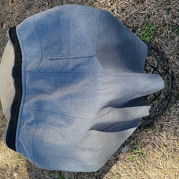 💯Authentic Chanel  4 leaf clover buttons on a skirt ??? Read below. - Picture 6 of 9